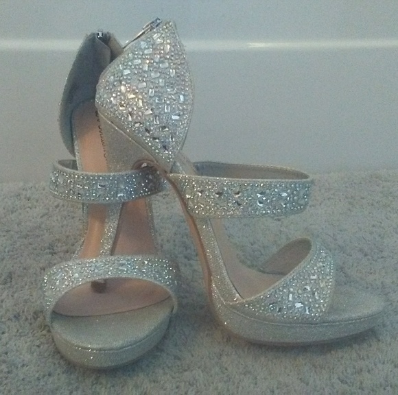 💰 FINAL PRICE!💰De Blossom Collection Heels - Picture 1 of 4
